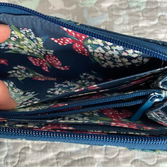 Vera Bradley Rose Toile wristlet - Picture 7 of 9